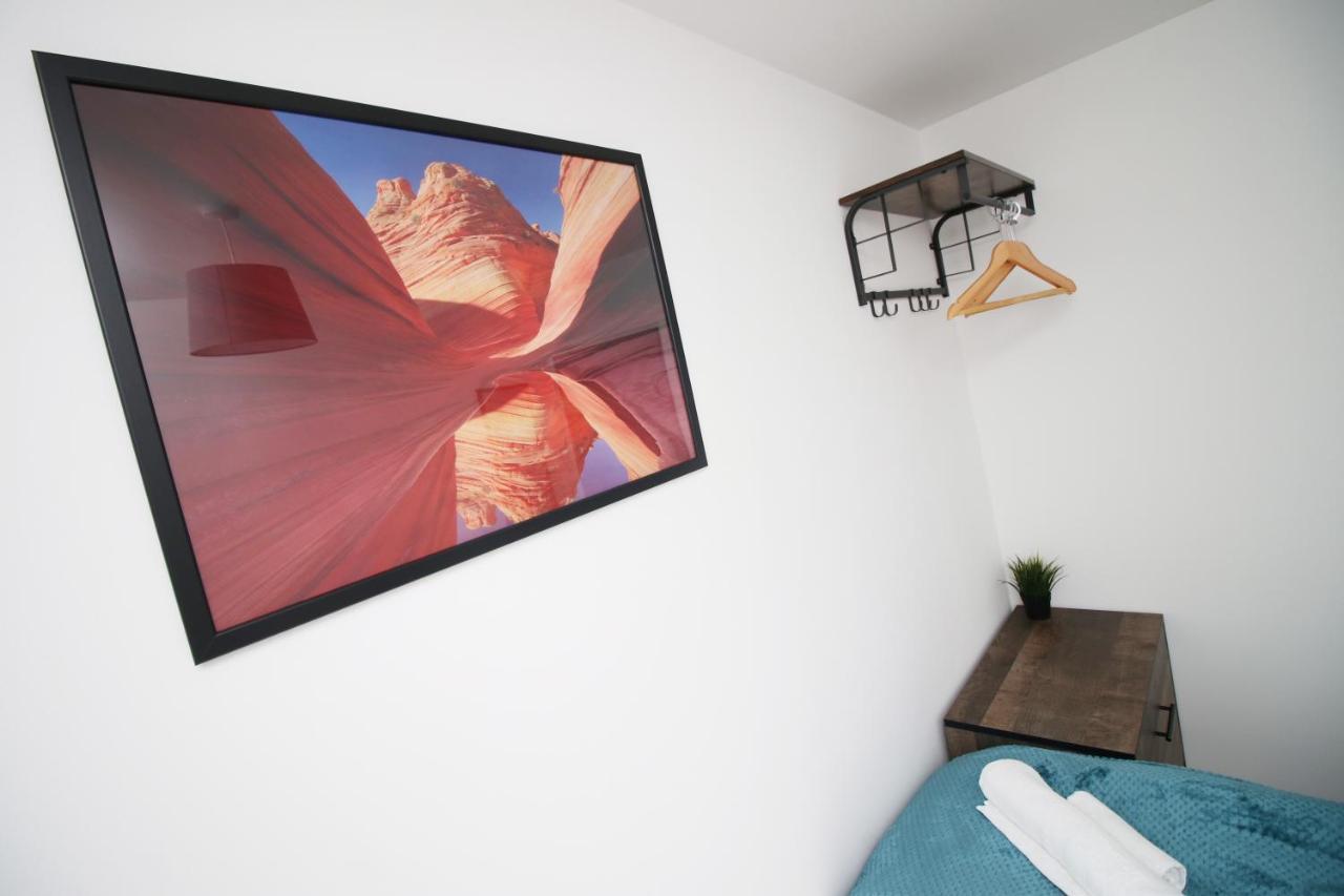 Delft - Spacious Home, High Speed Wi-Fi, Free Parking, Terrace Свіндон Екстер'єр фото