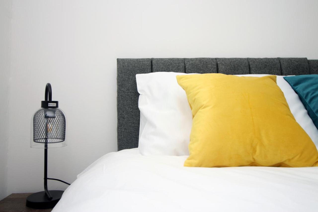 Delft - Spacious Home, High Speed Wi-Fi, Free Parking, Terrace Свіндон Екстер'єр фото